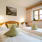 Gaestehaus Hinterponholz 람사우
