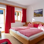 Gaestehaus Hinterponholz 아파트 *